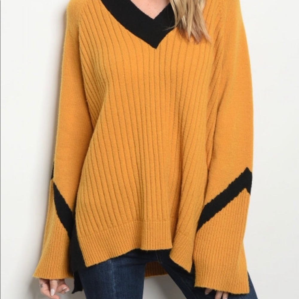 Retail New 🐝 Sweater